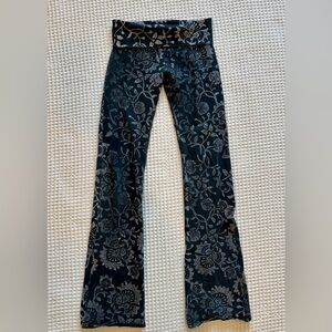 T Party Y2K Foldover Waist Flare Yoga Pant Leggings Black Bleach Floral: Medium